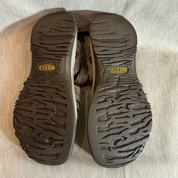 KEEN Sz 9 Rose Low Top Velcro Closure Washable Weather Proof Hiking Sandals - Picture 9 of 11
